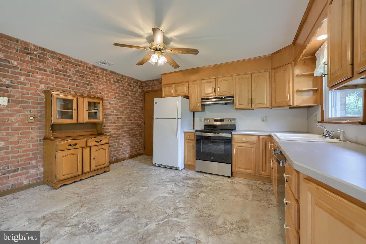 485 Summit Drive photo 10
