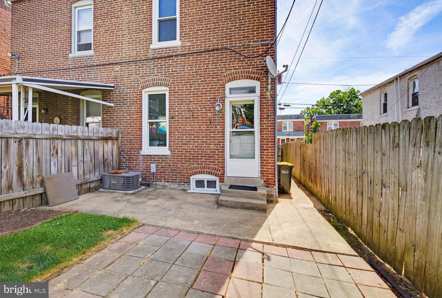 139 Crystal Street photo 28
