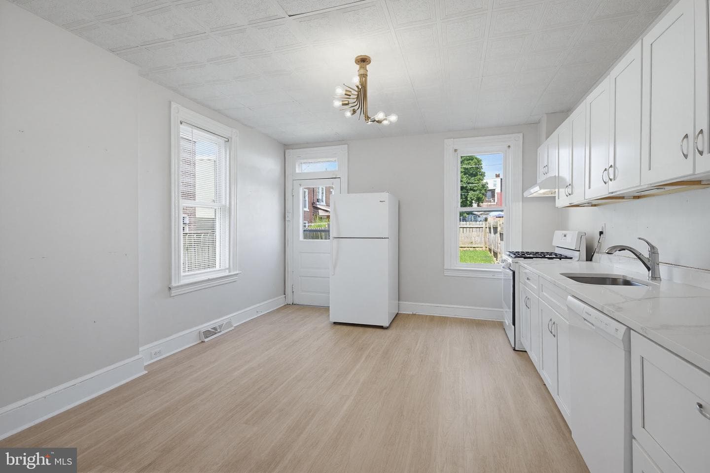139 Crystal Street photo 6