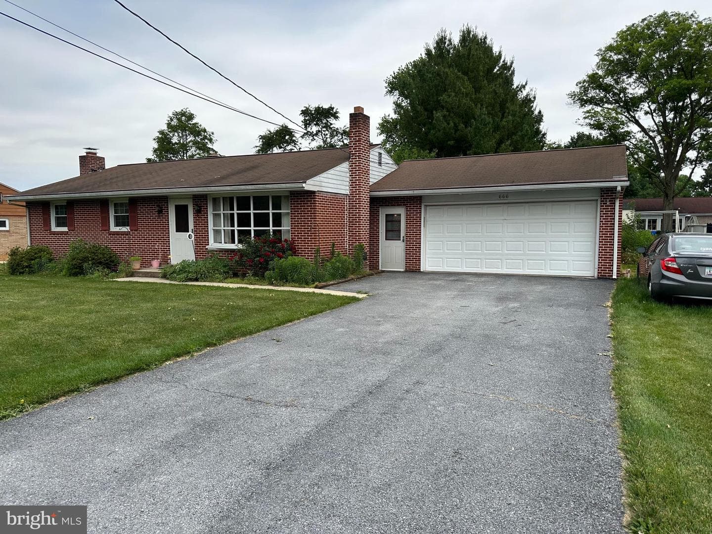 666 Jane Avenue photo 1