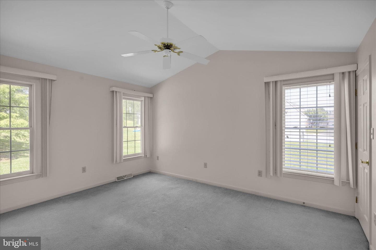 10 Creekside Drive photo 17