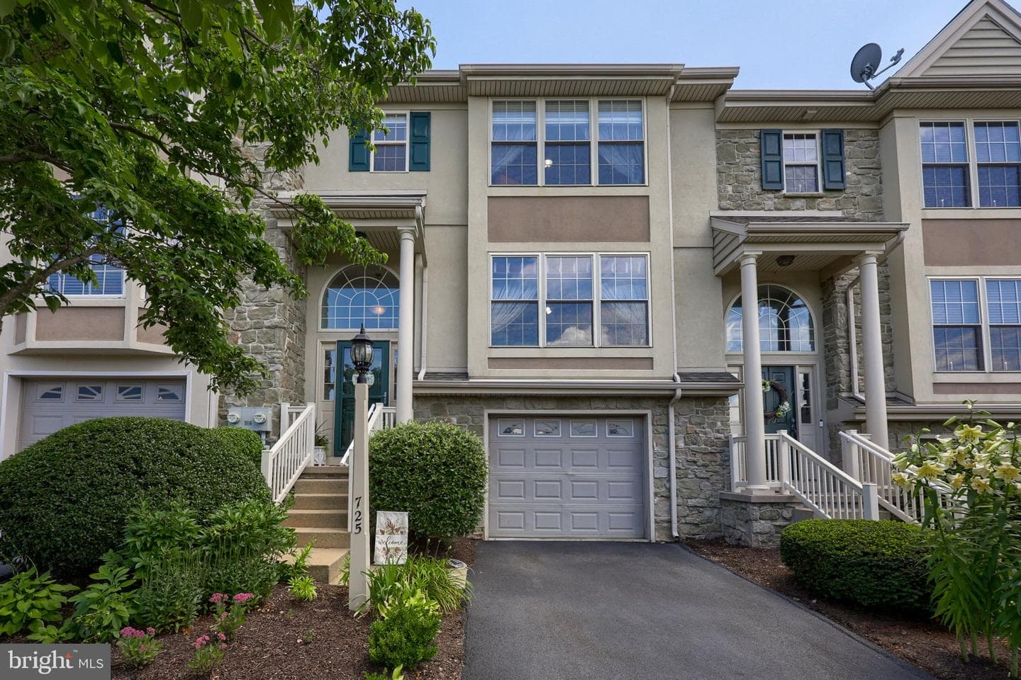 725 Skywalk Lane, Lancaster