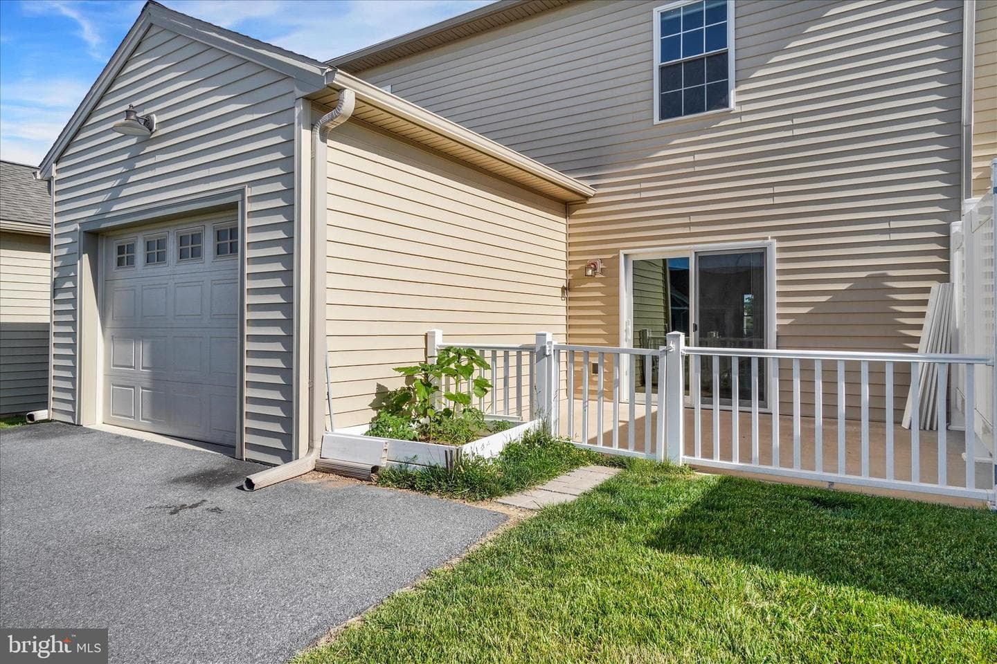 140 Ridgefield Drive photo 28