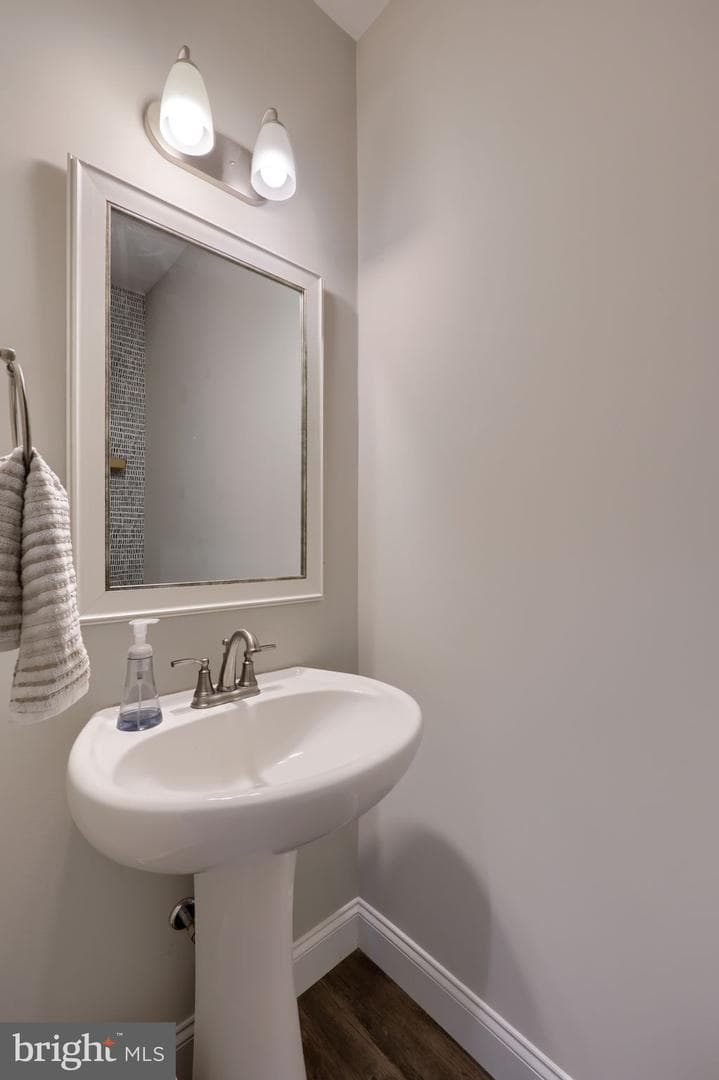 141 E Valley Road photo 18