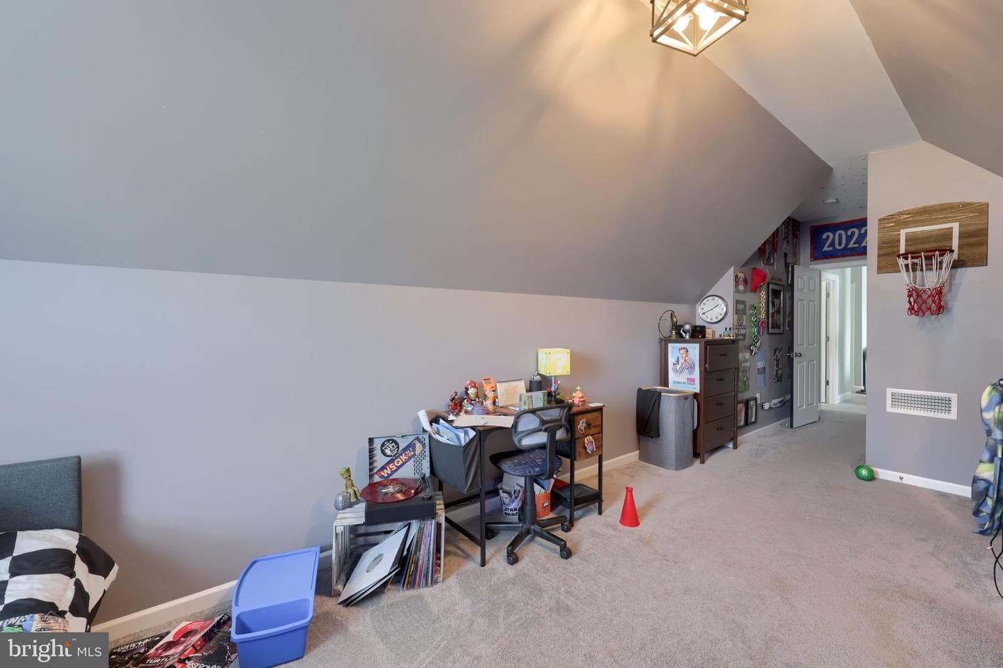 141 E Valley Road photo 37