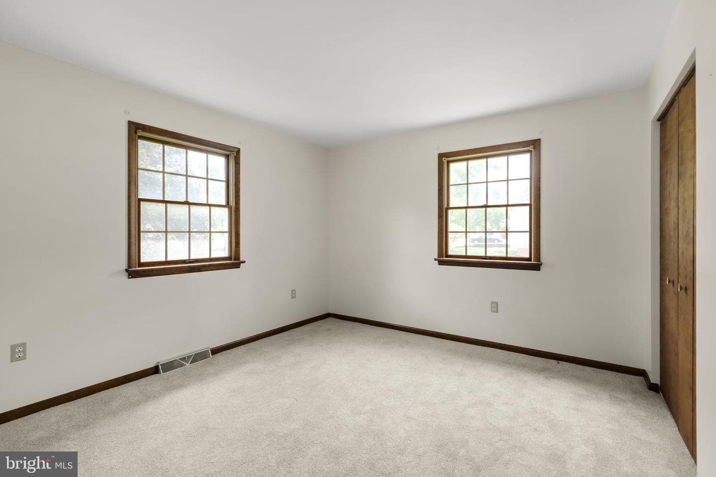 31 Dennis Drive photo 13