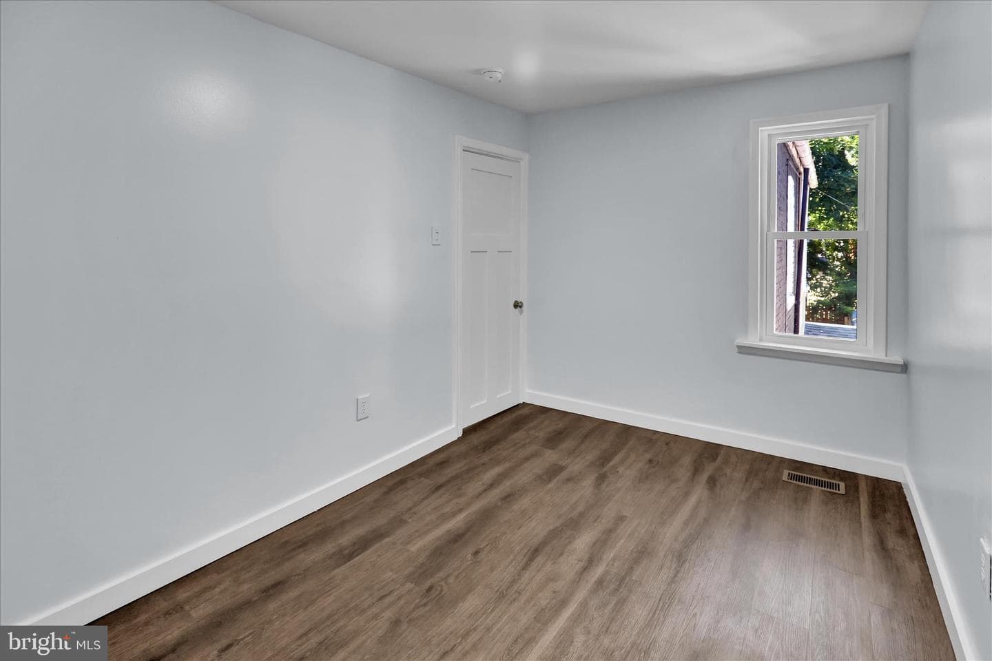 513 Manor Street photo 24