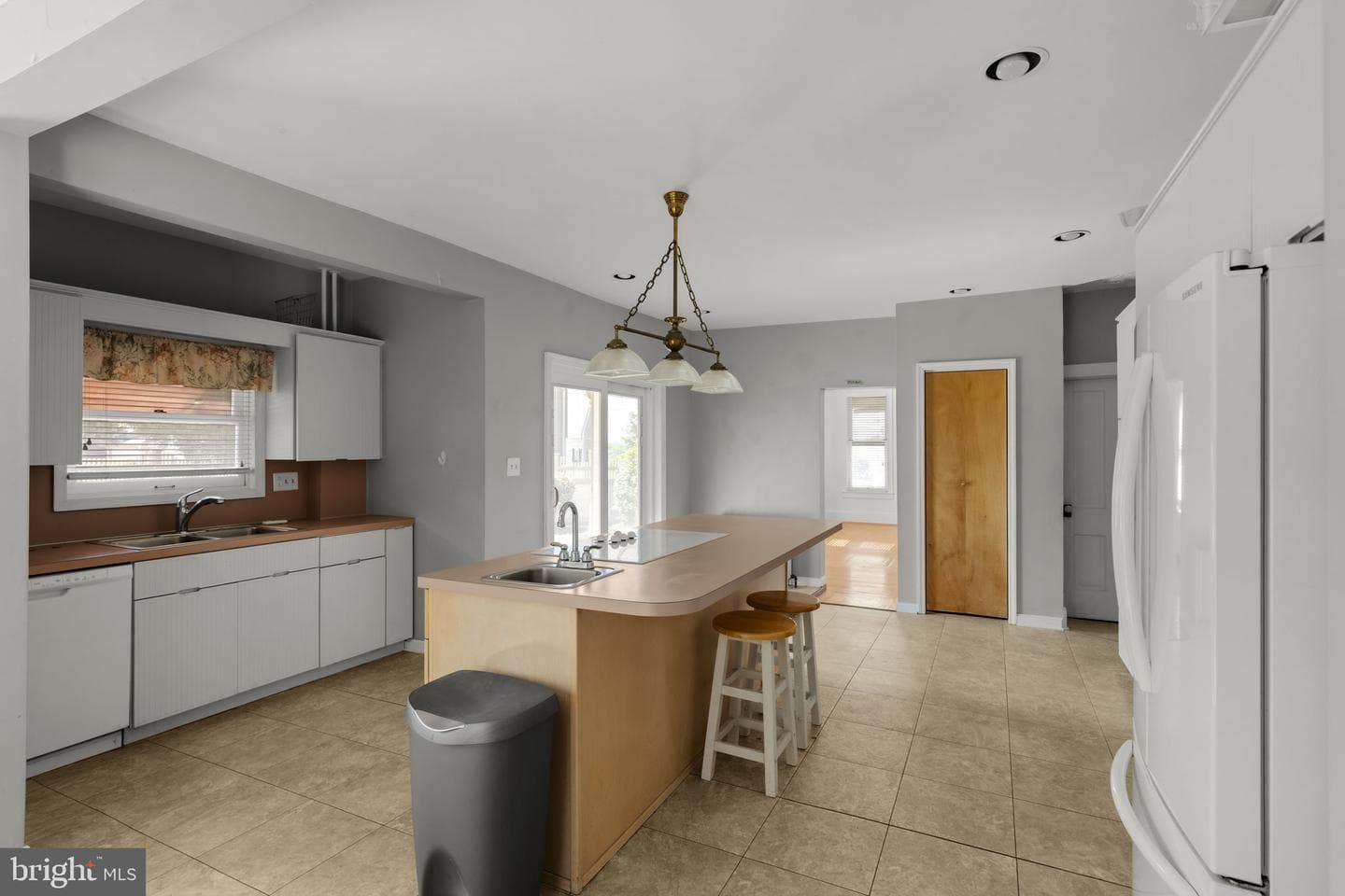 564 W Maple Grove Road photo 12