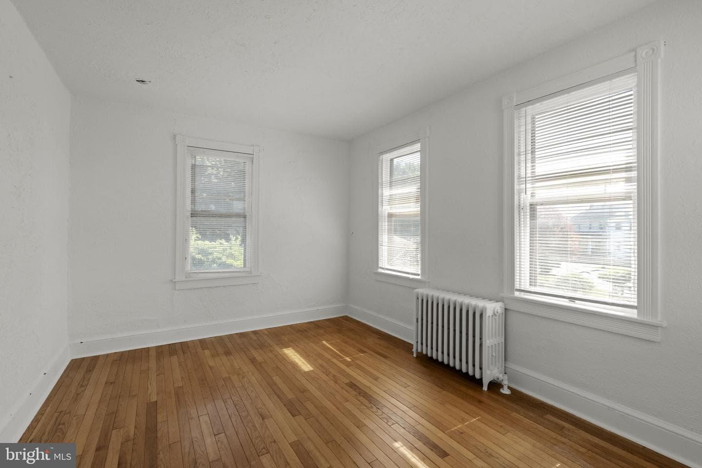564 W Maple Grove Road photo 27