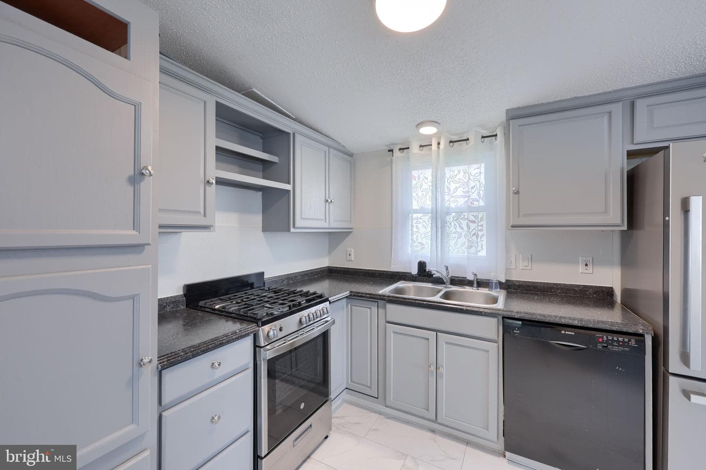 671 Lilac Drive photo 14