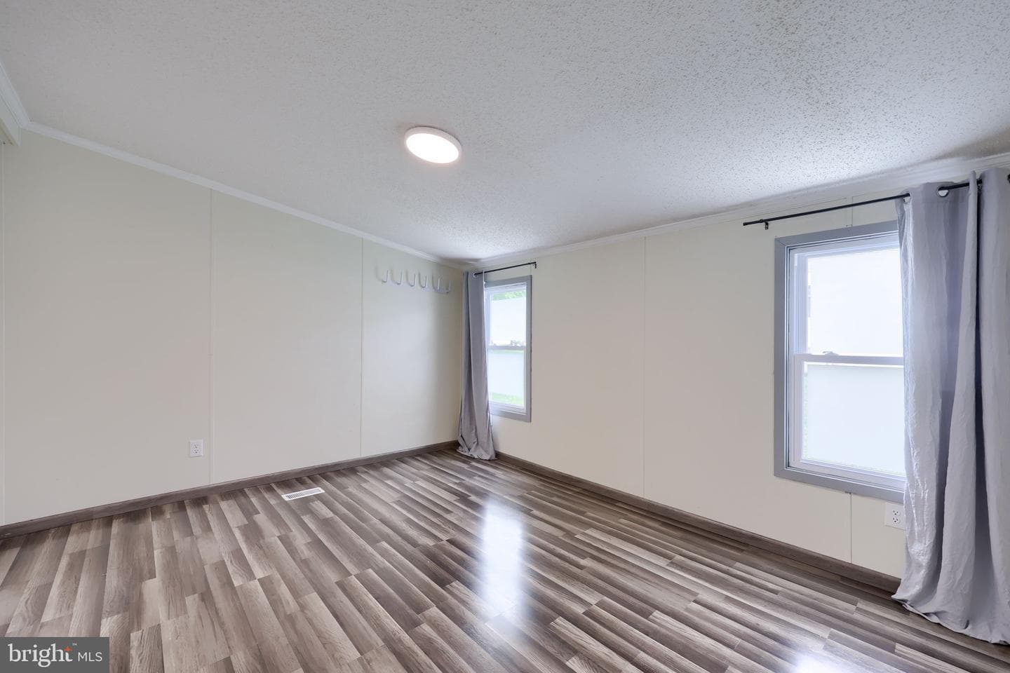 671 Lilac Drive photo 32