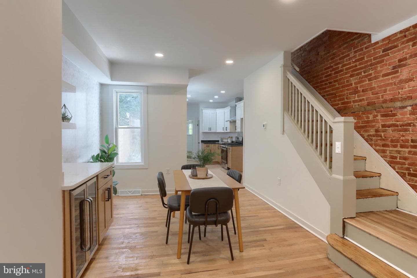 426 Nevin Street photo 9