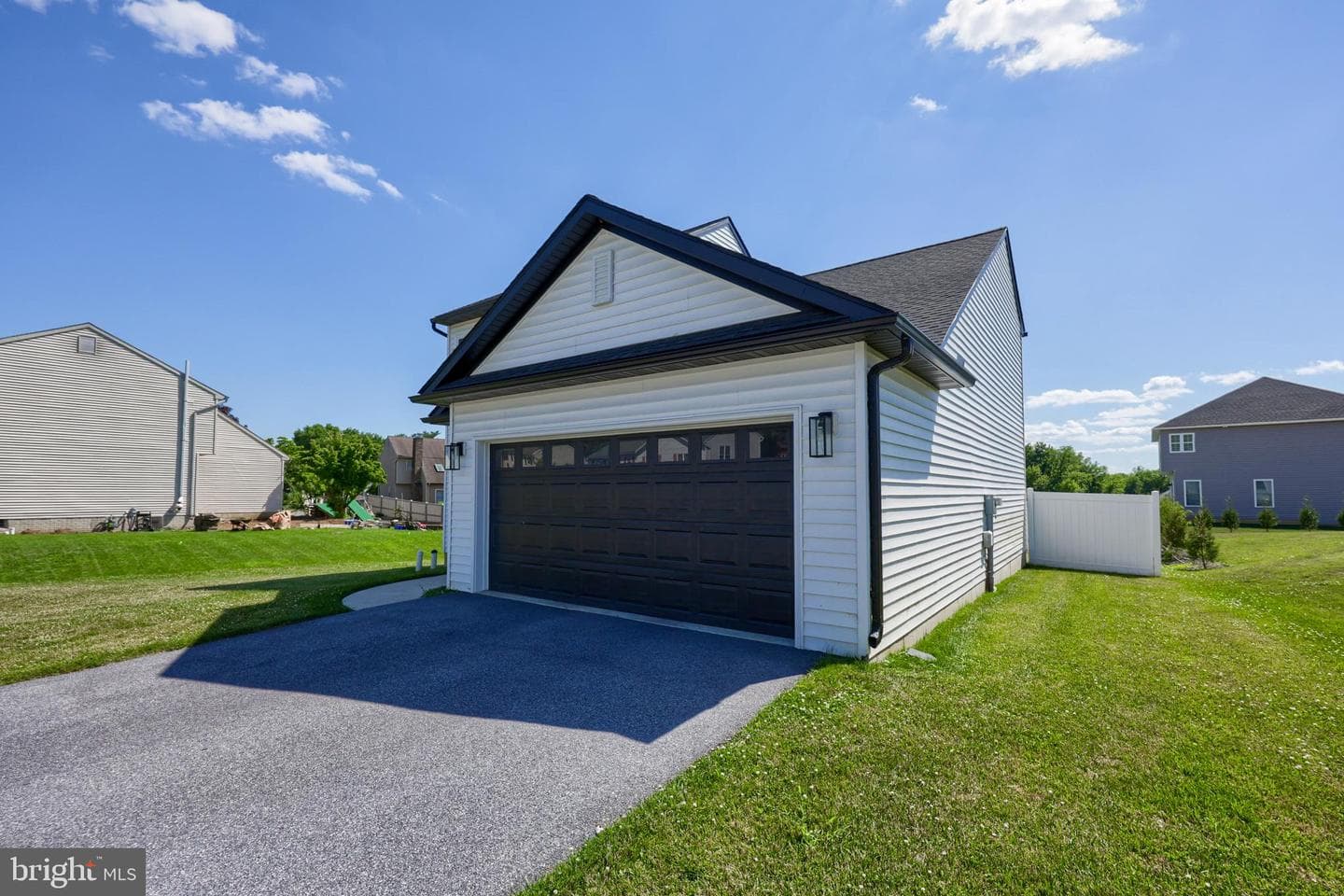 690 N Field Drive photo 3