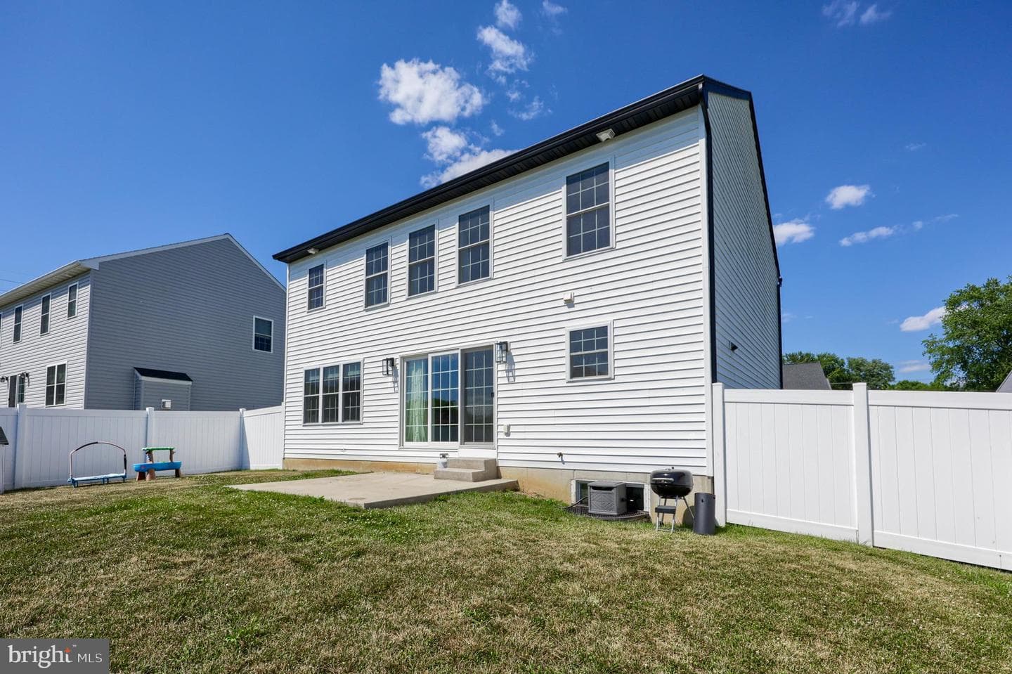 690 N Field Drive photo 31
