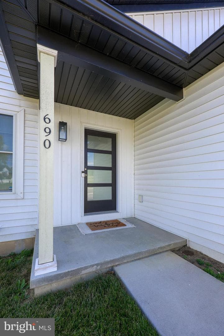 690 N Field Drive photo 4