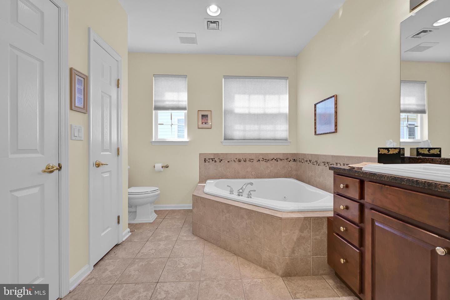 1546 Emerson Drive photo 32