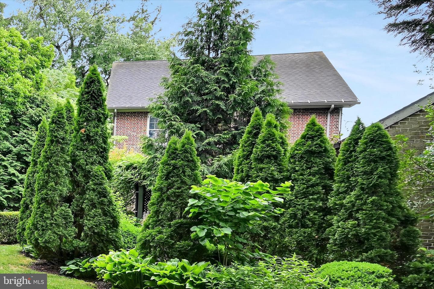 11 Union Avenue photo 44