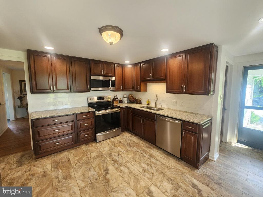 2132 Lyndell Drive photo 19