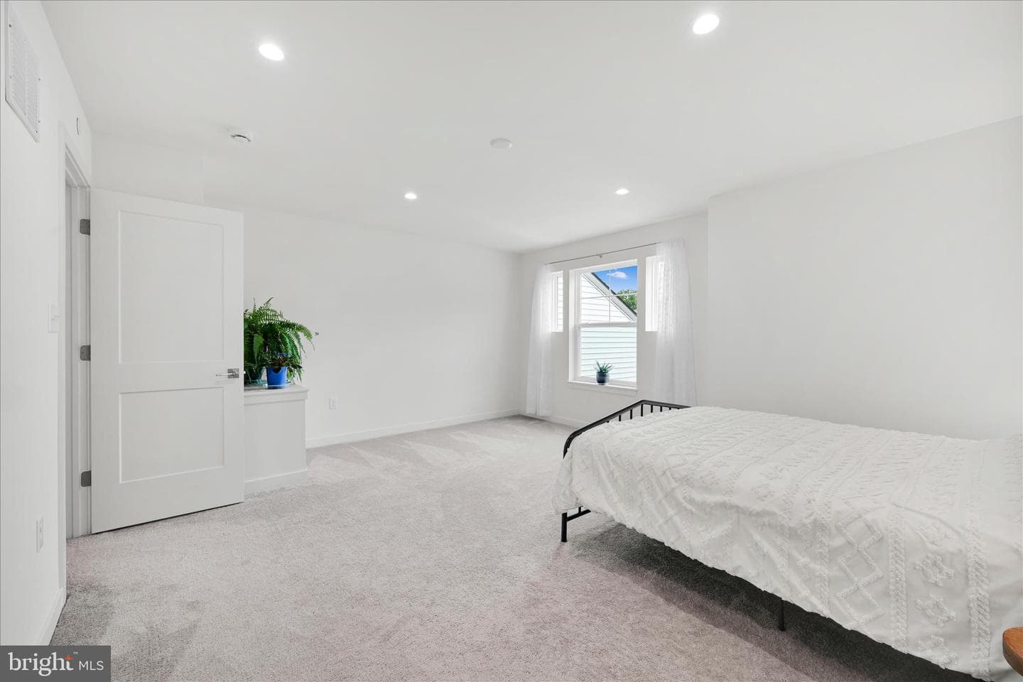 823 Talon Way photo 17