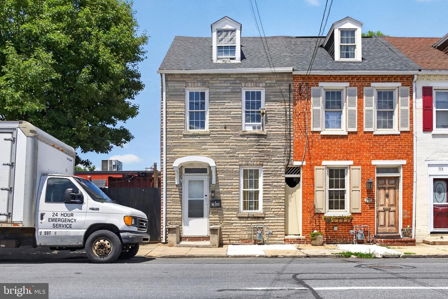 709 E Chestnut Street photo 1