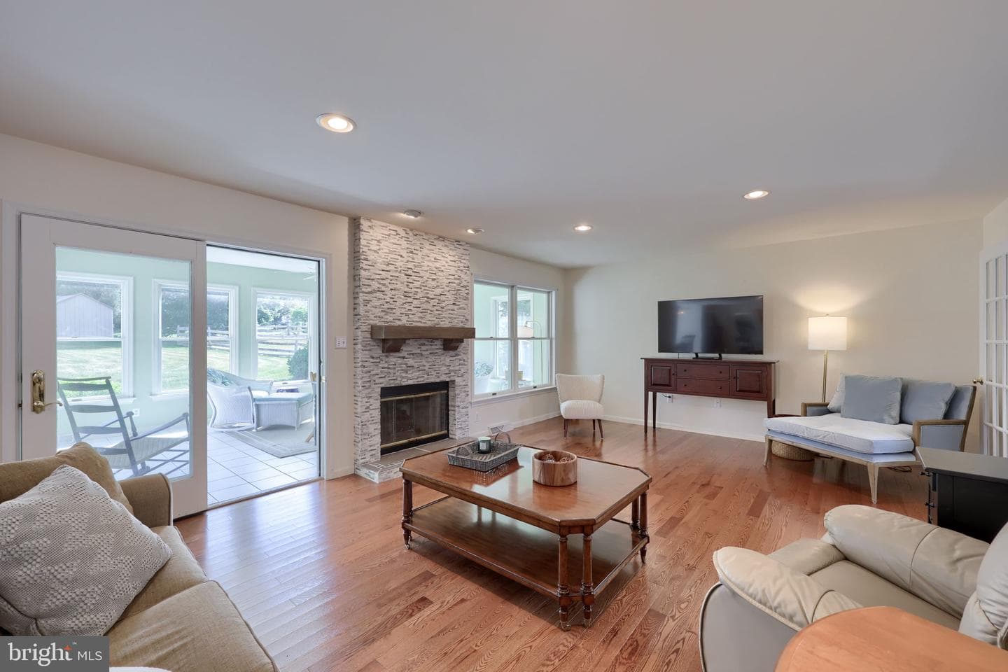1015 Martin Avenue photo 19