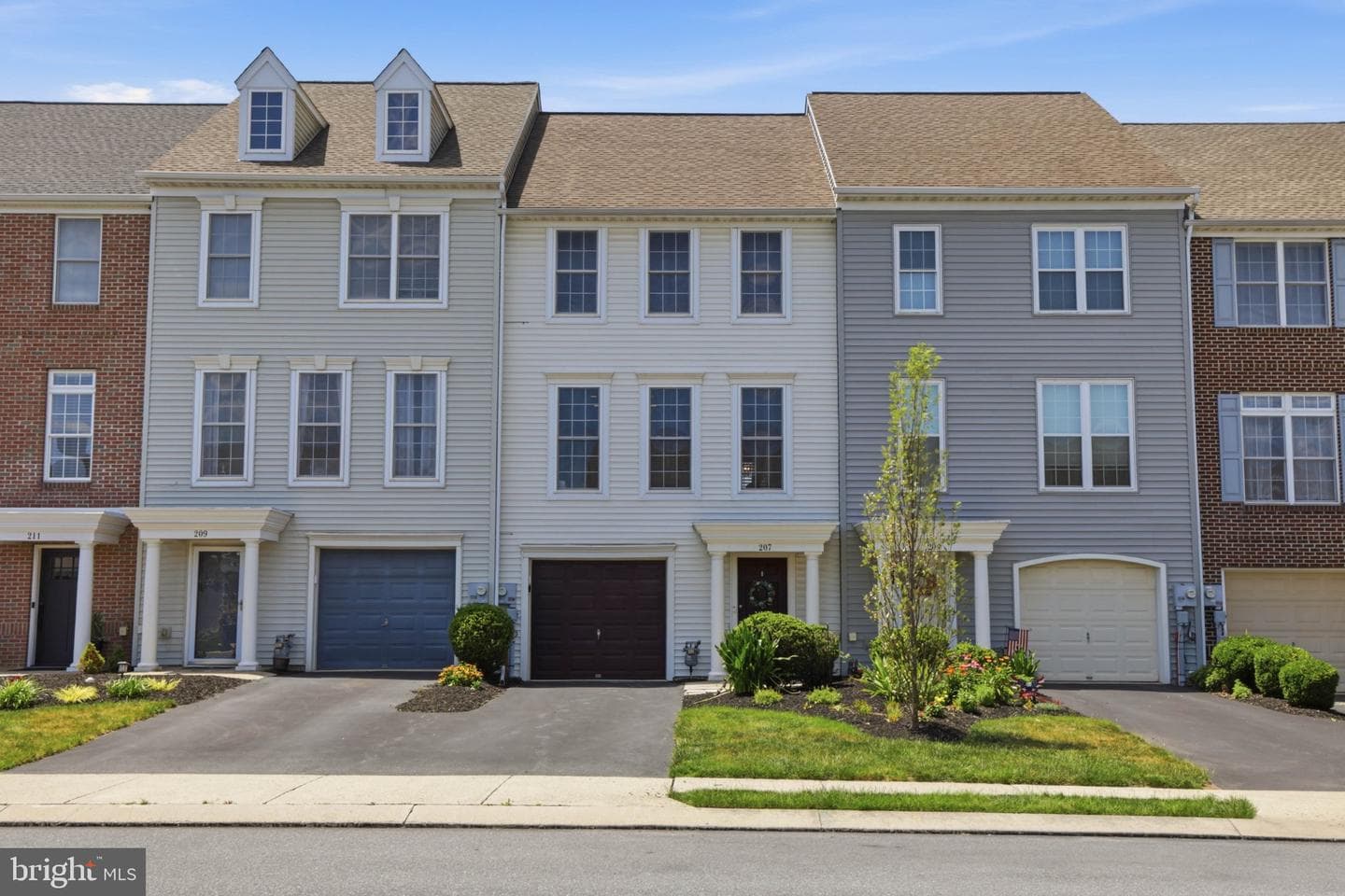 207 Lakeside Xing