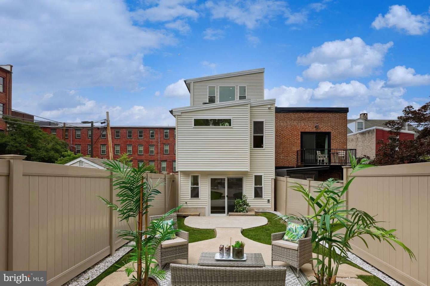 234 E Fulton Street photo 4