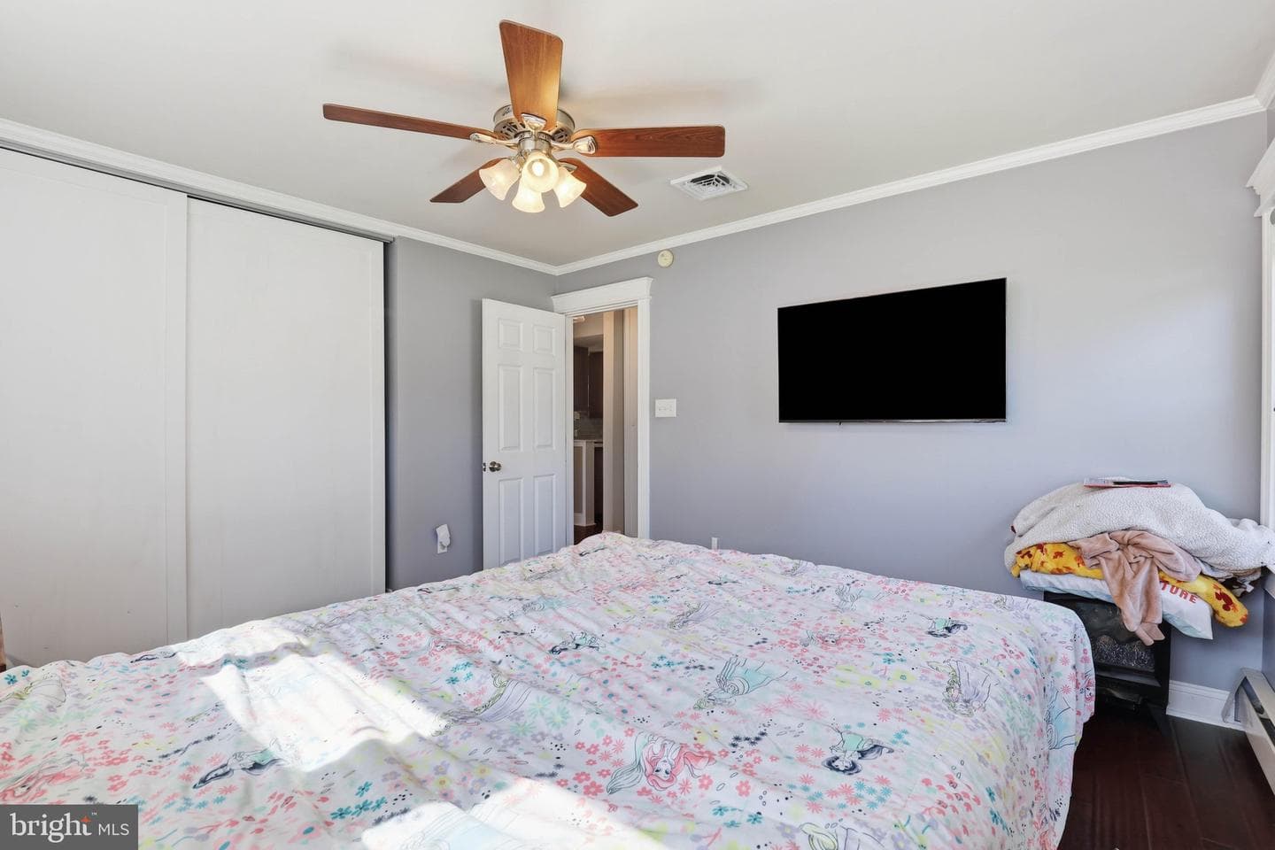 55 Stanley Avenue photo 16