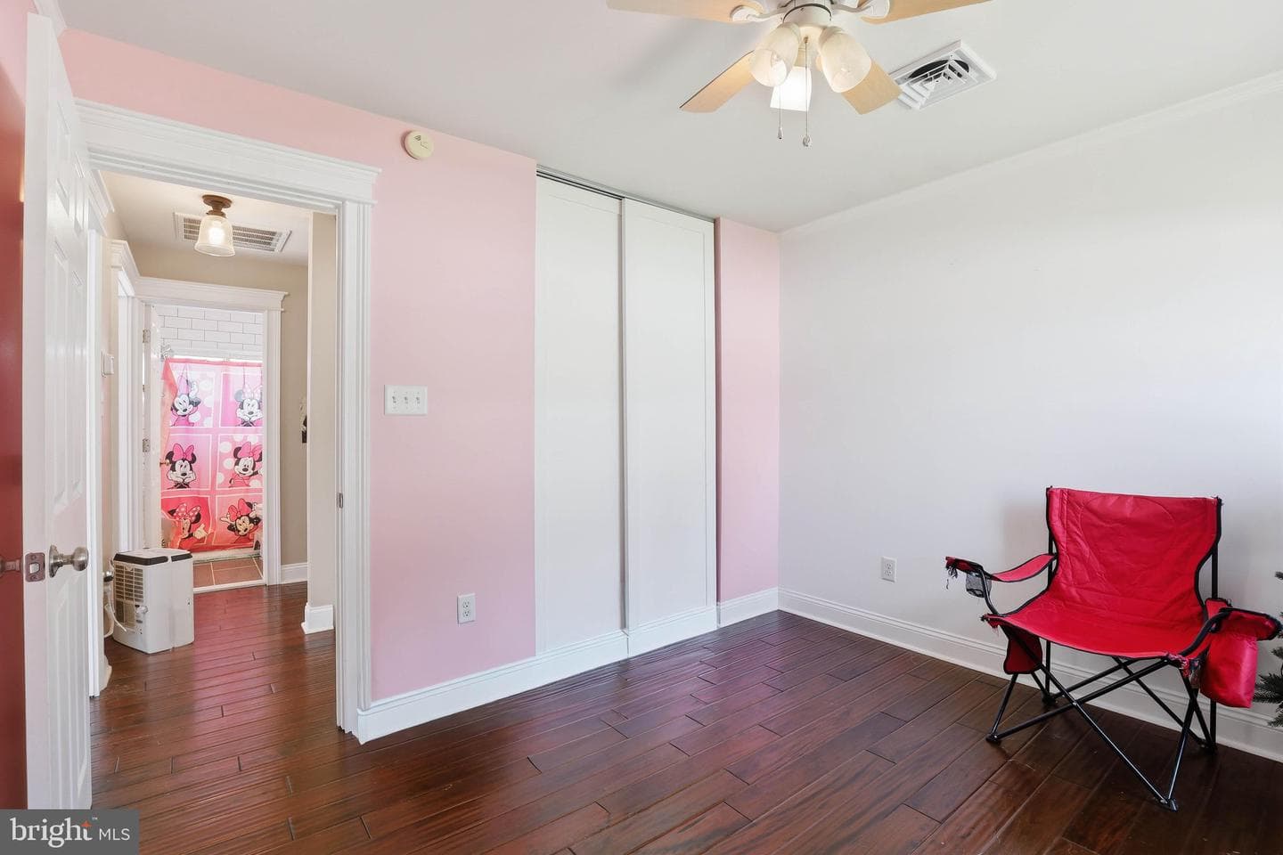 55 Stanley Avenue photo 18