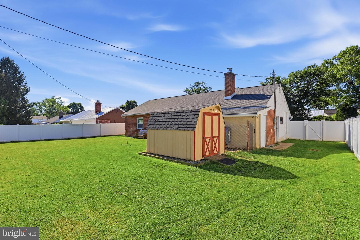 55 Stanley Avenue photo 22