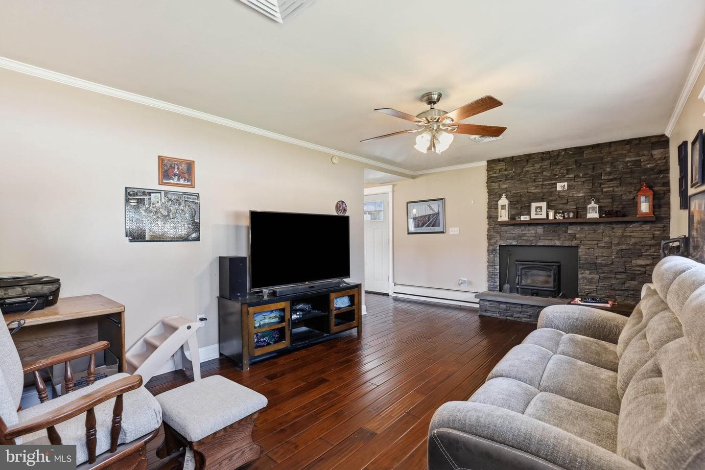55 Stanley Avenue photo 5