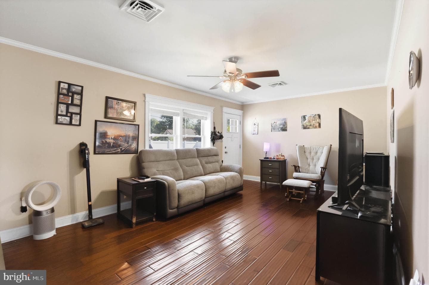 55 Stanley Avenue photo 6