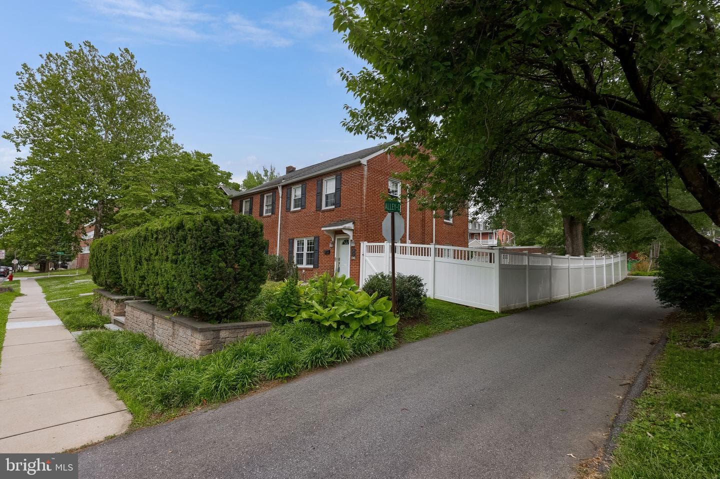 1040 E Orange Street photo 3