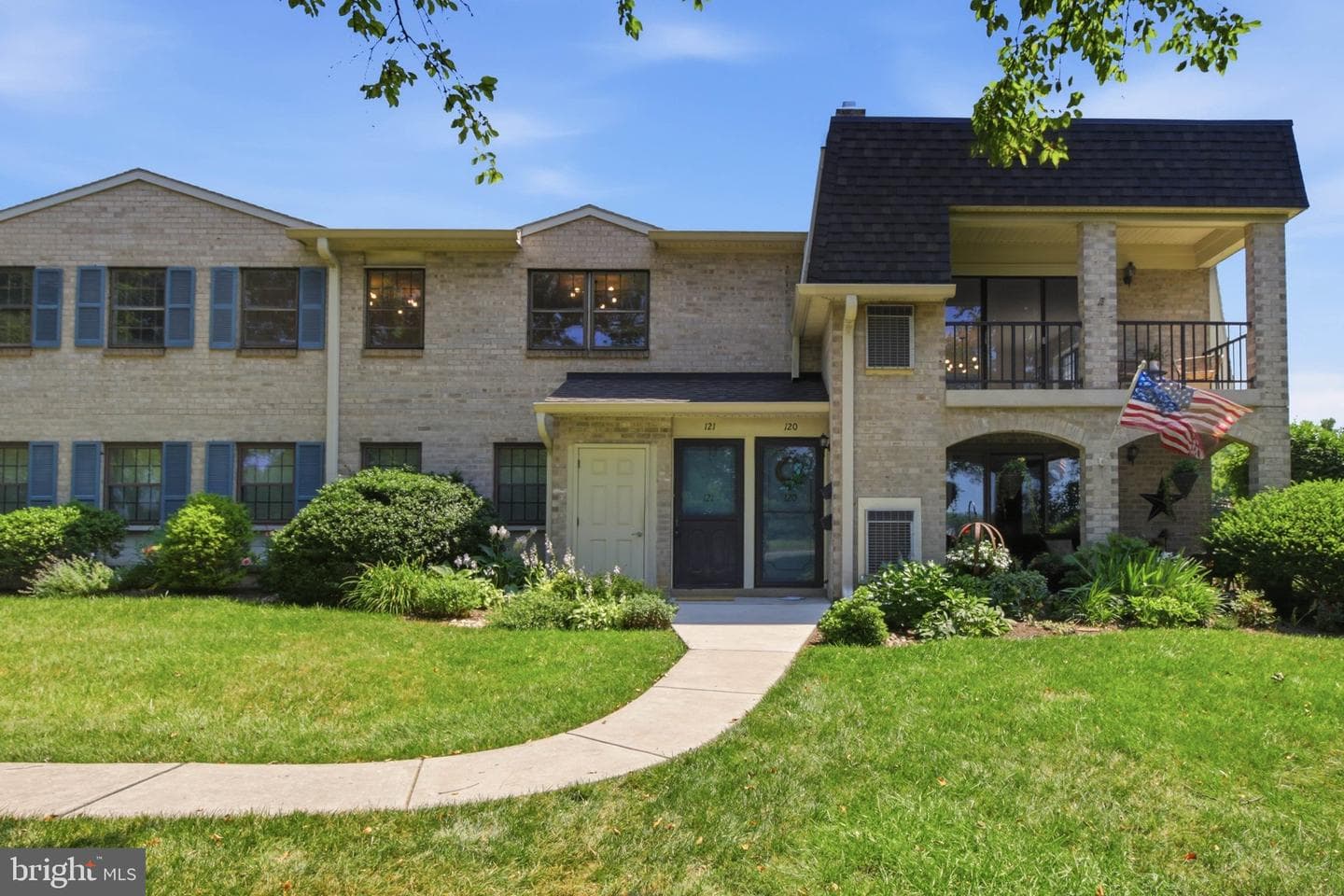 121 Valleybrook Drive