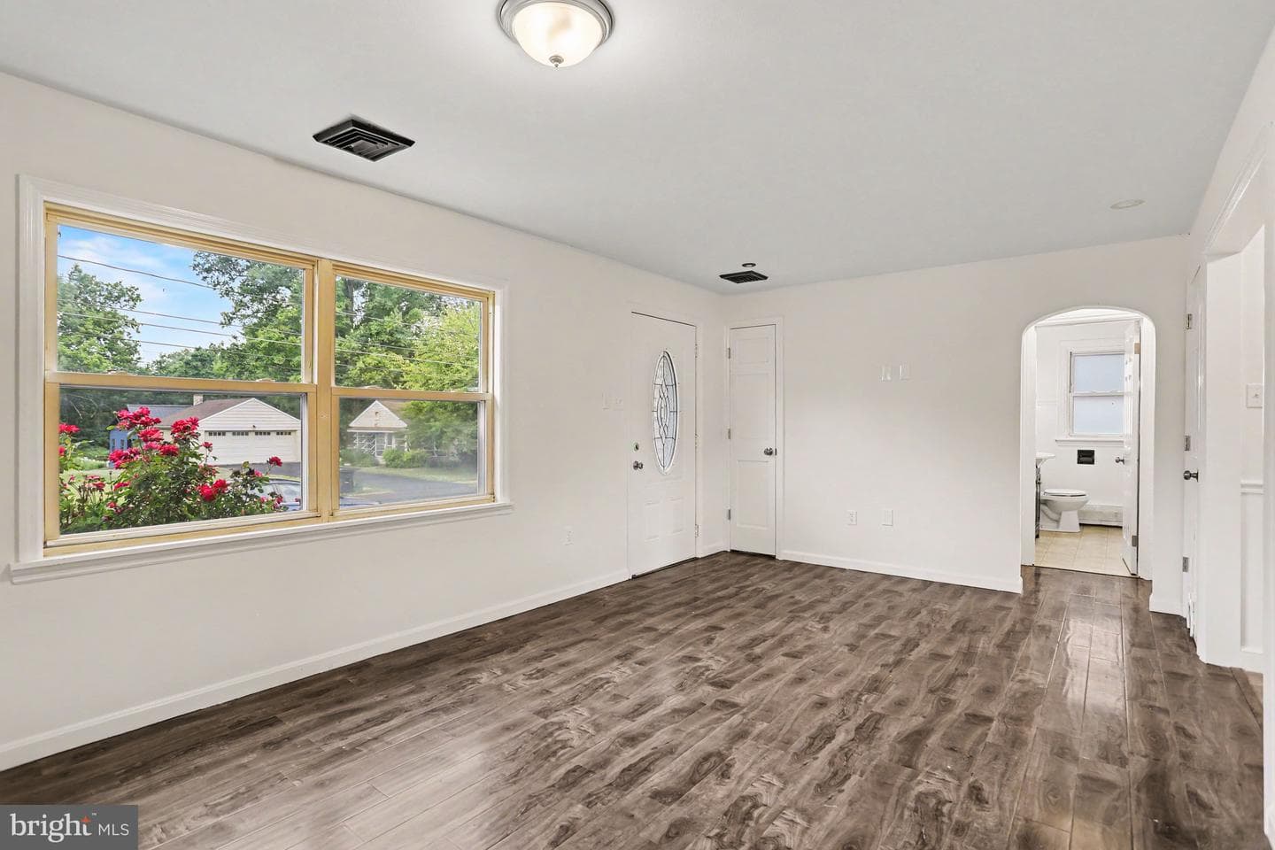 237 Noble Street photo 6