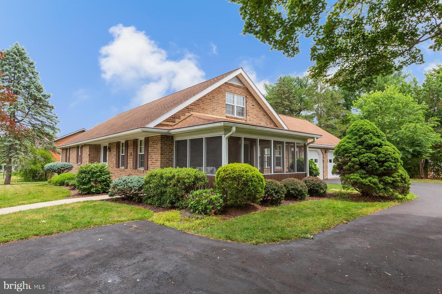 743 Barrholly Drive photo 4