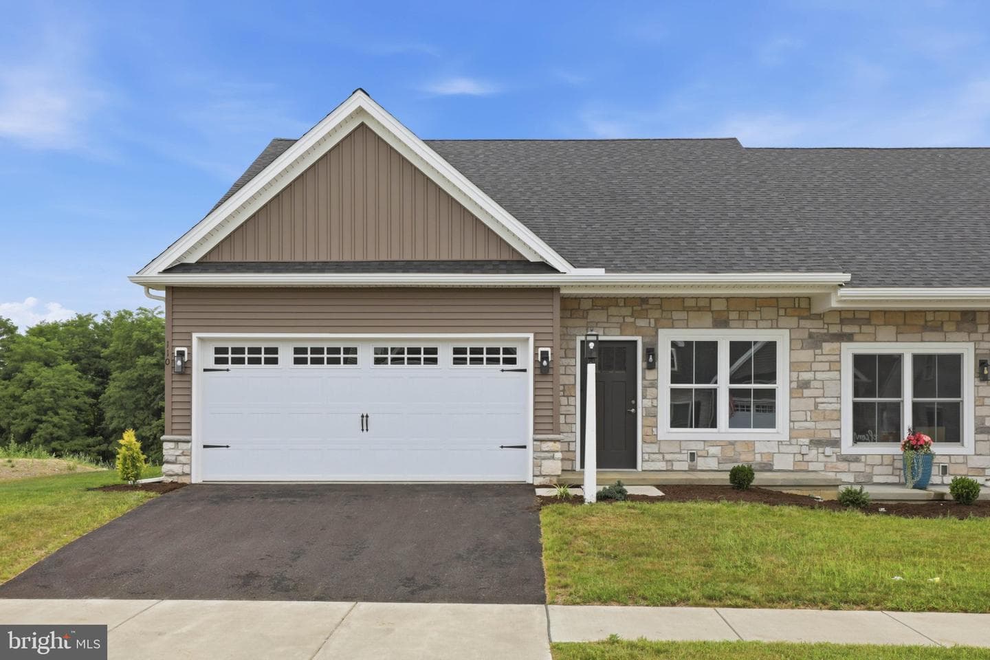 234 Pilgrim Drive photo 3