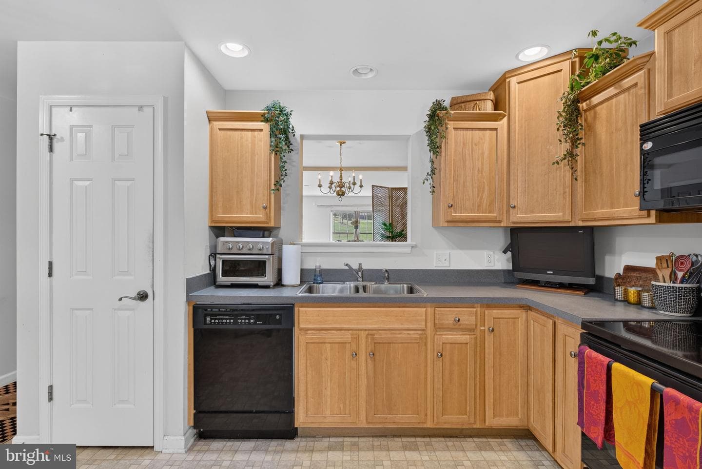 121 Creekgate Court photo 9
