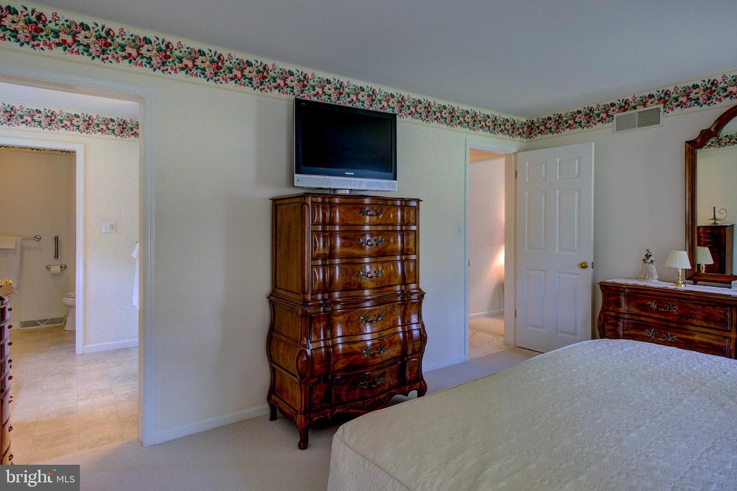 2041 Harrogate Road photo 23
