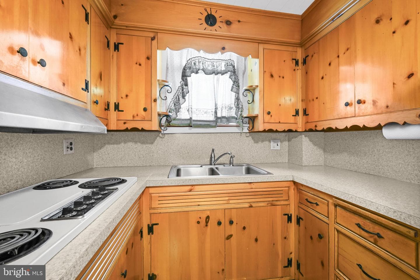 1176 Maple Avenue photo 14
