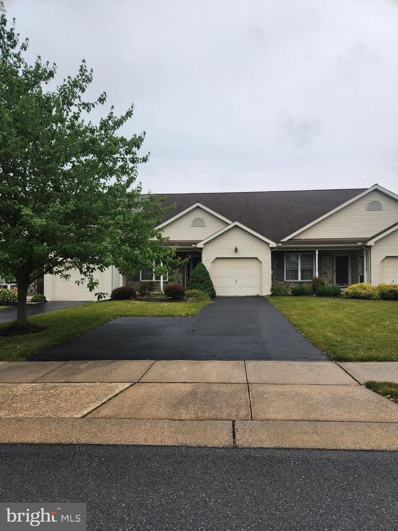 413 Thrush Drive photo 1