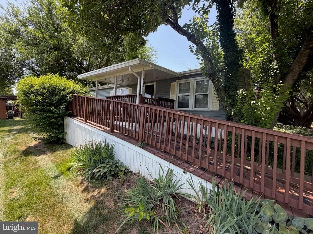 105 Dovefield Dr, Lancaster