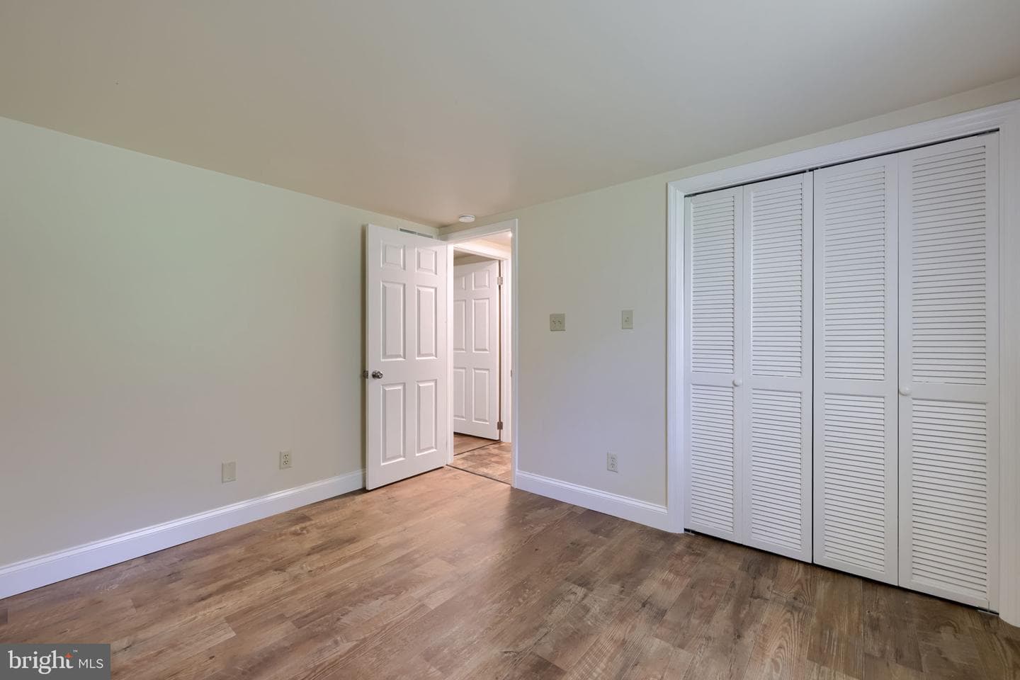 160 Buch Avenue photo 13