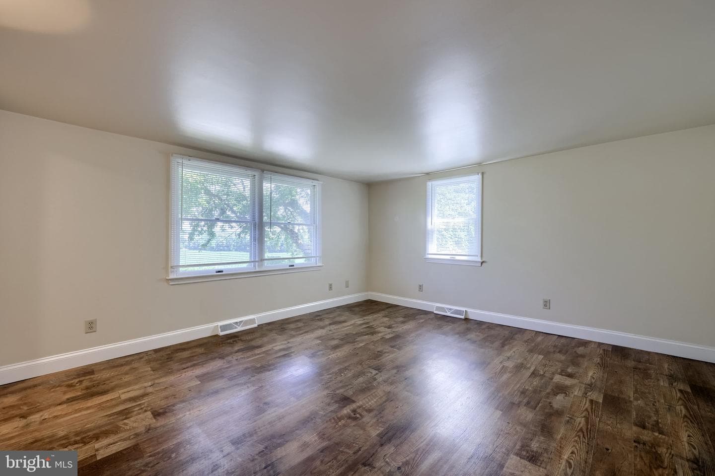 160 Buch Avenue photo 15