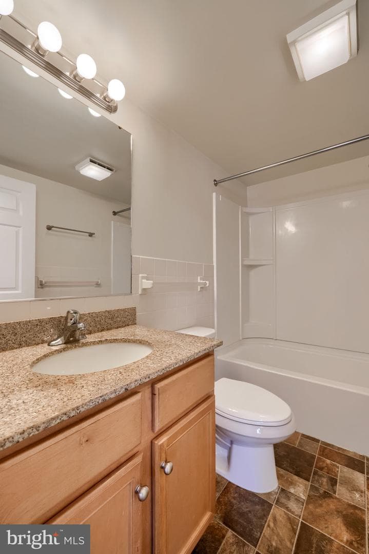 160 Buch Avenue photo 18