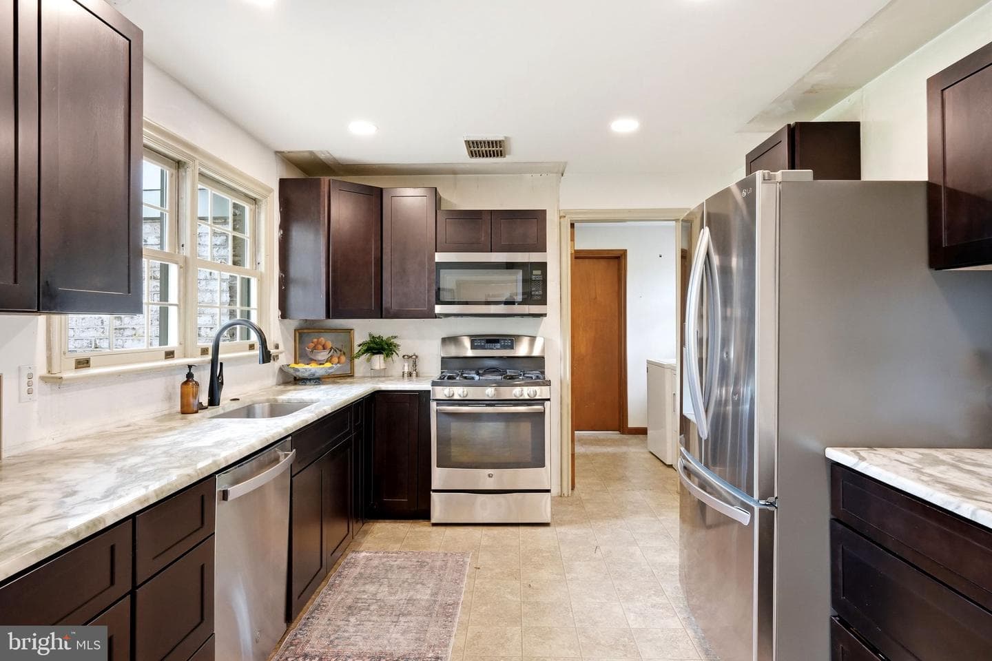 1555 Mission Road photo 30