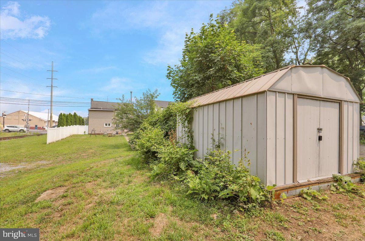 724 Rohrerstown Road photo 29