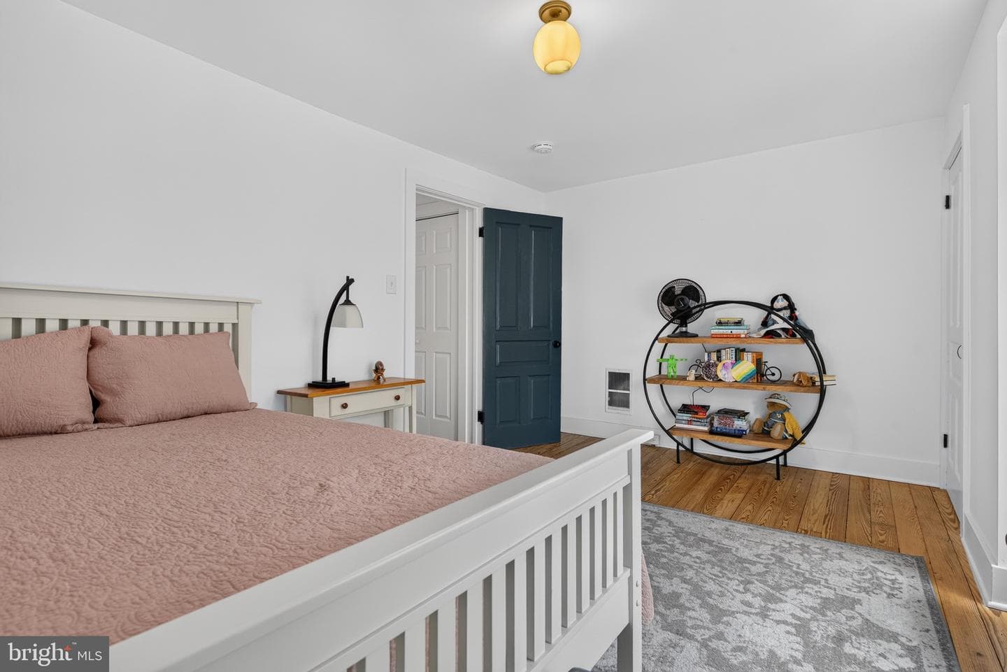 225 Elm Street photo 28