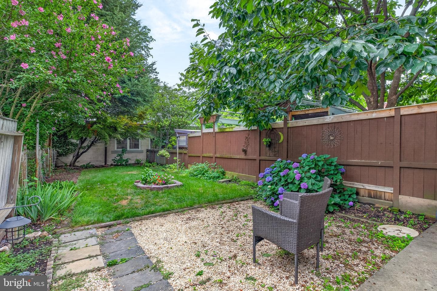 225 Elm Street photo 32
