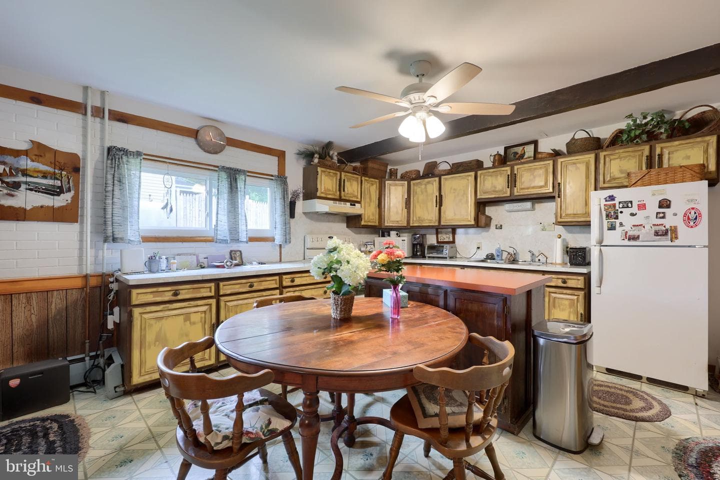 945 Maple Street photo 3